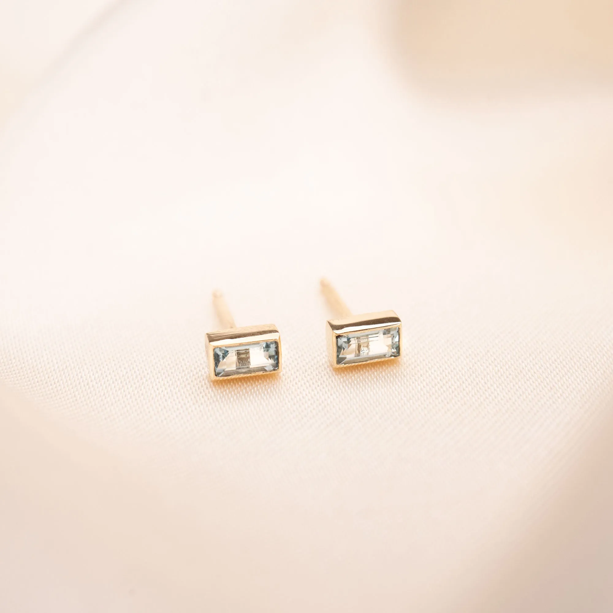 14k Aquamarine Baguette Studs