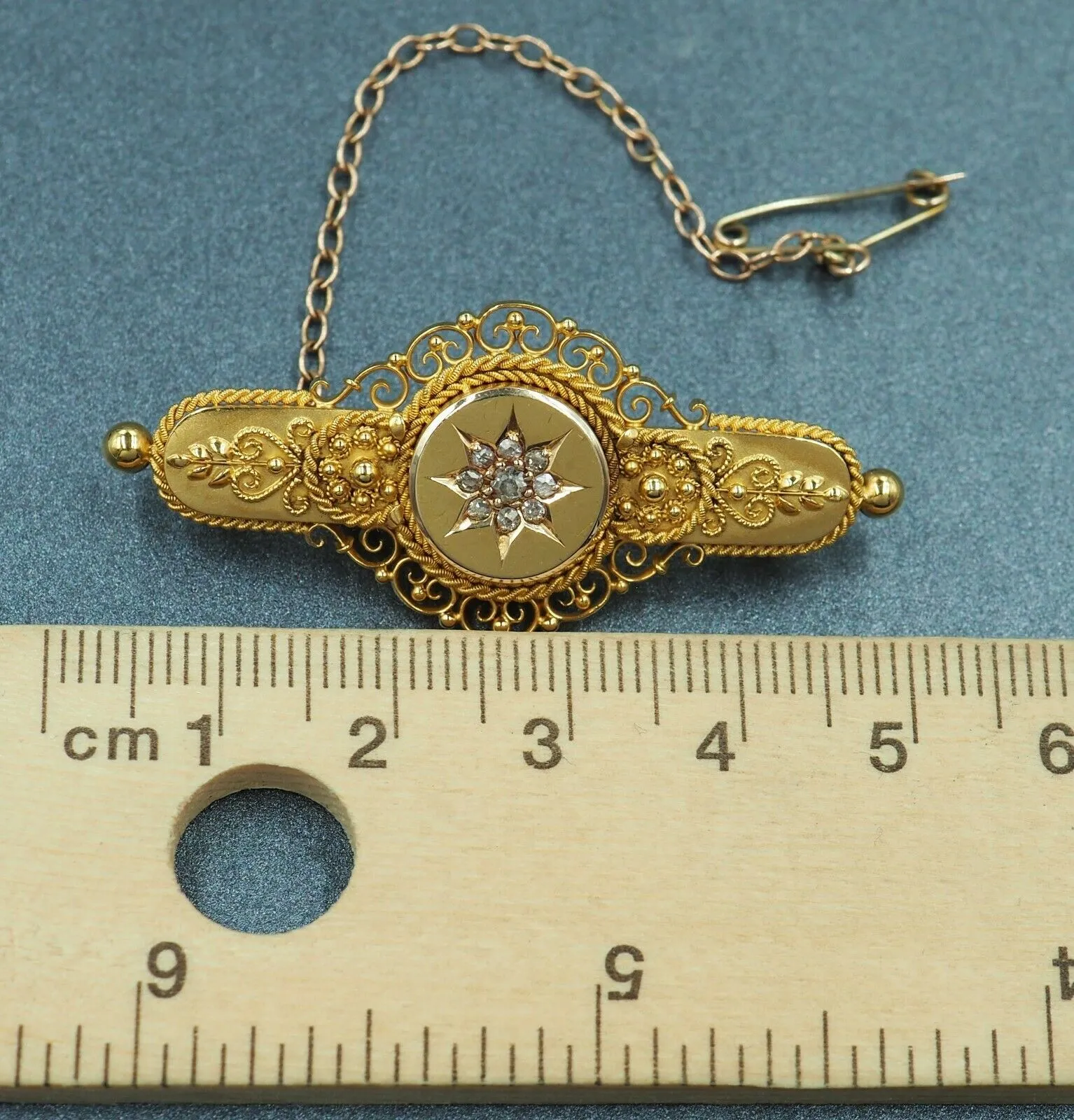 15ct Yellow Gold Diamond Memorial Brooch with Safety Chain & Pin