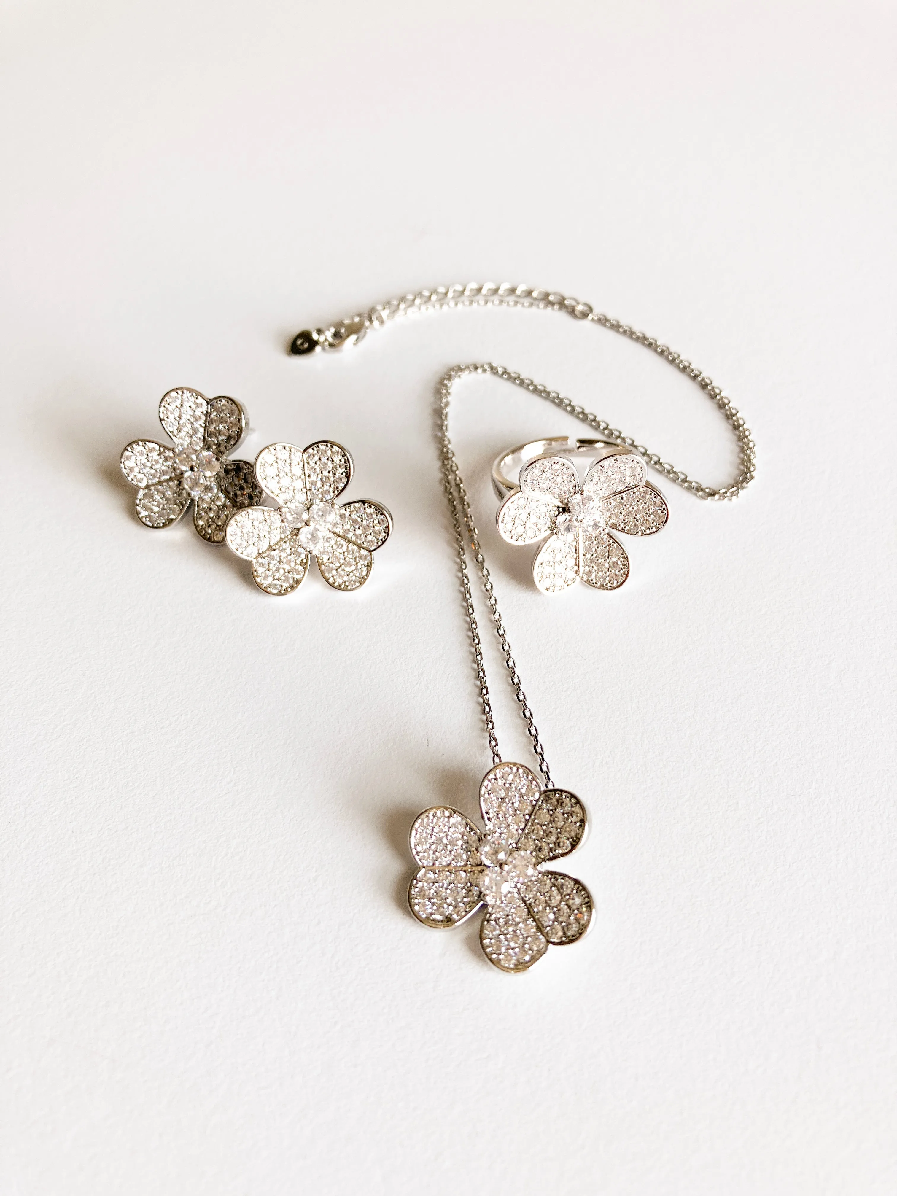 Cubic Zirconium Clover Pendant in Silver