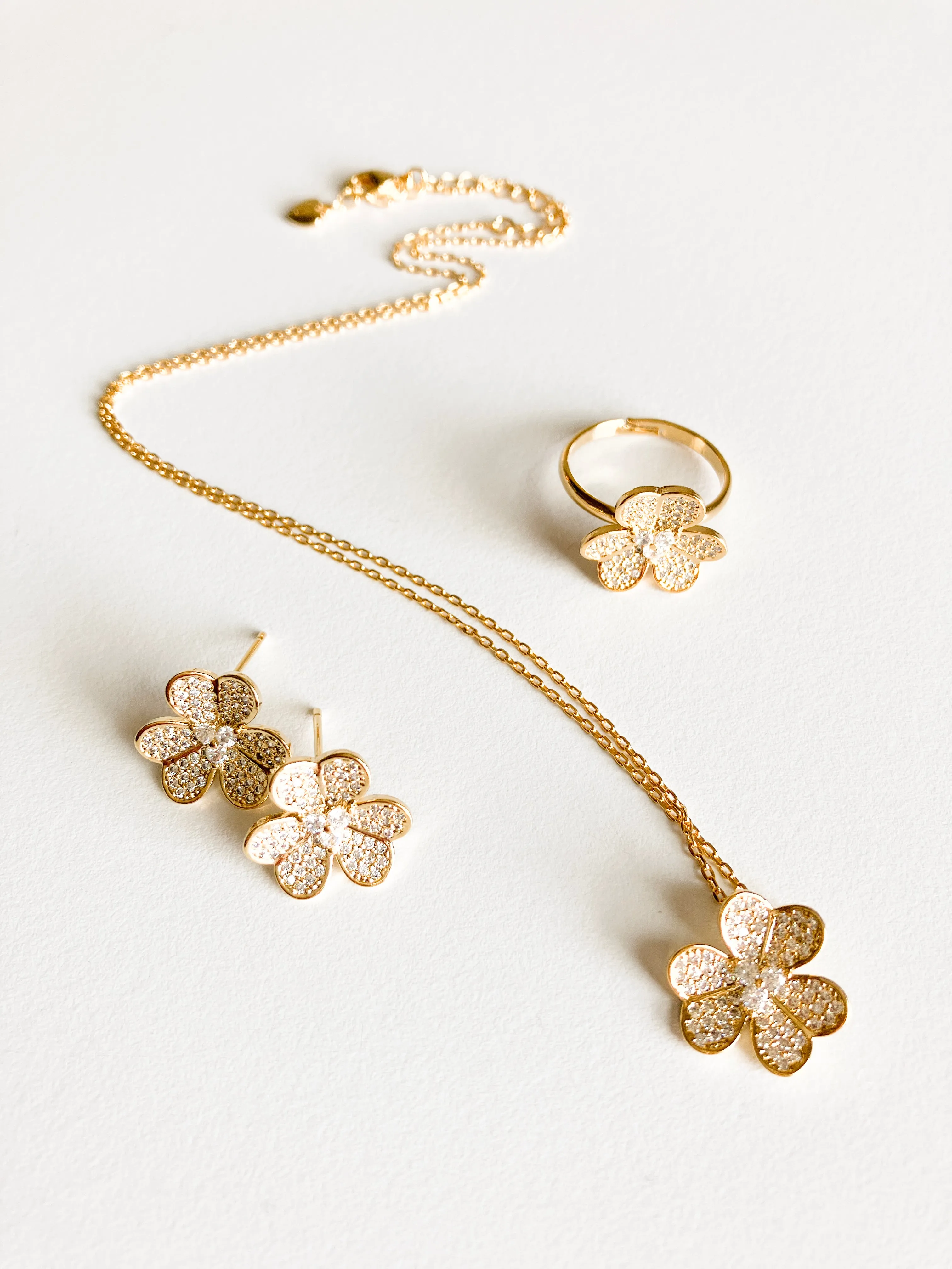 Cubic Zirconium Small Clover Pendant in Gold