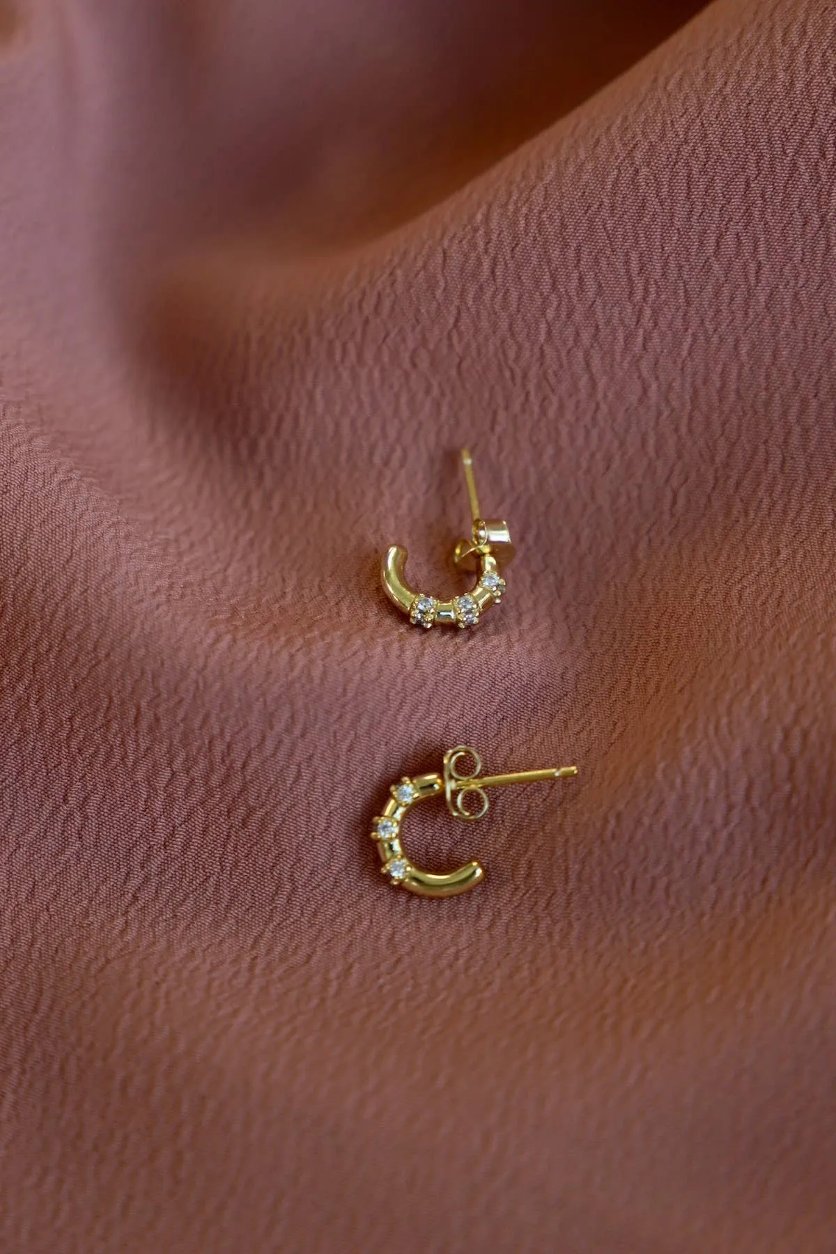 E1625G Gold Earrings-Eva Mini Hoops