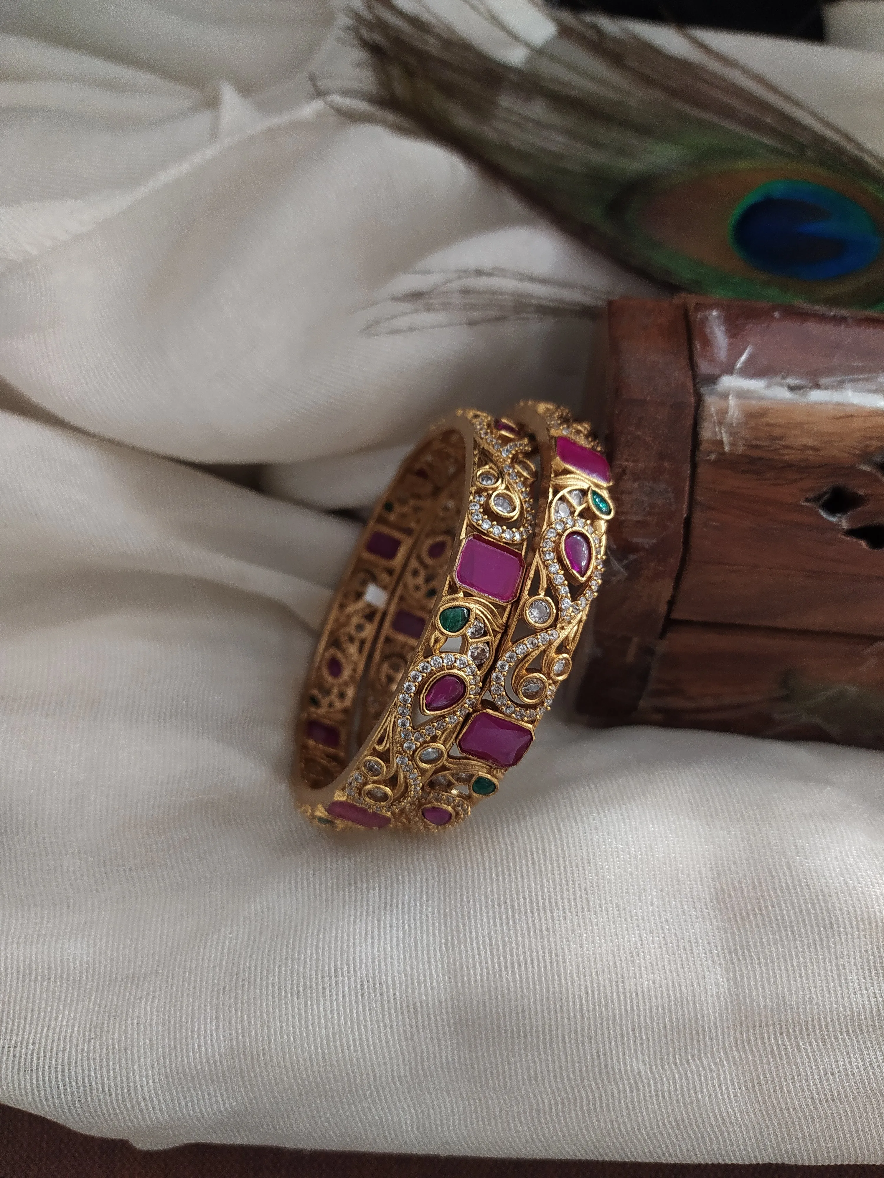 Exquisite Peacock Design Antique Kemp Bangles with Zircon Stones