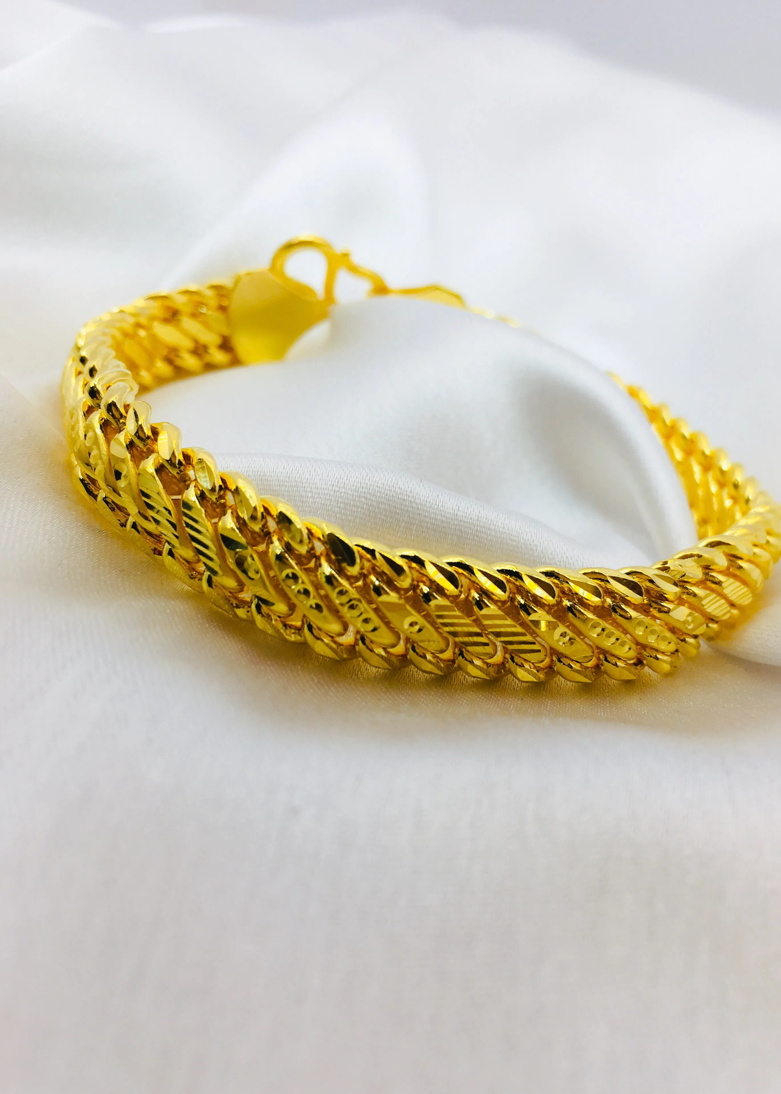 FANCY GOLD PLATED BRACELET