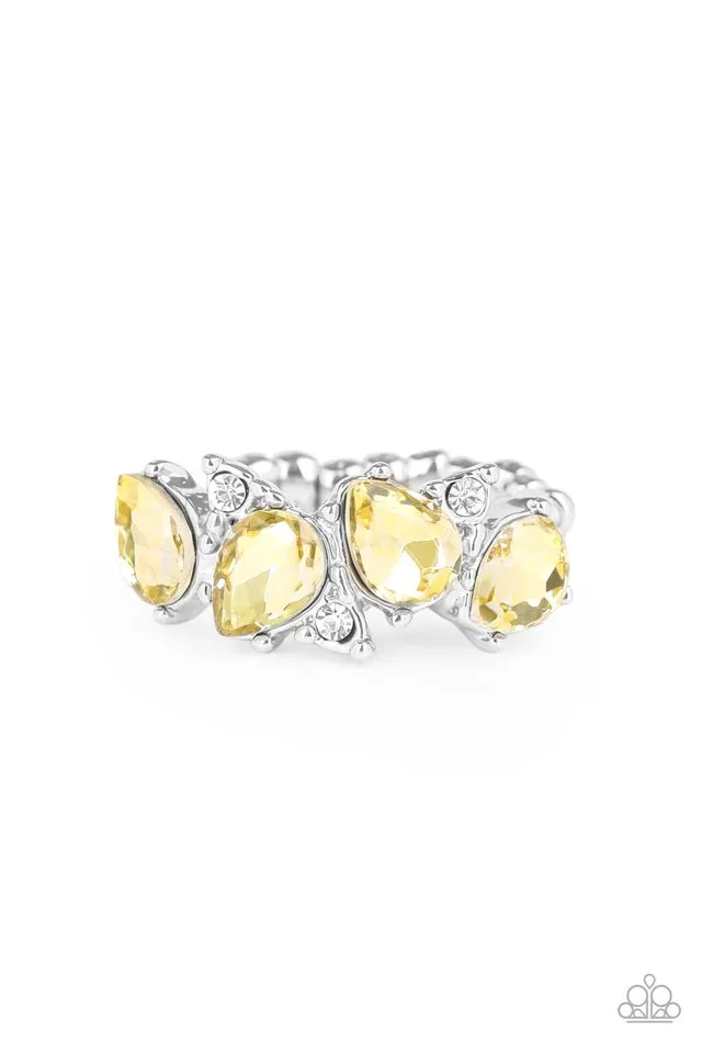 Paparazzi Ring ~ Majestically Modern - Yellow