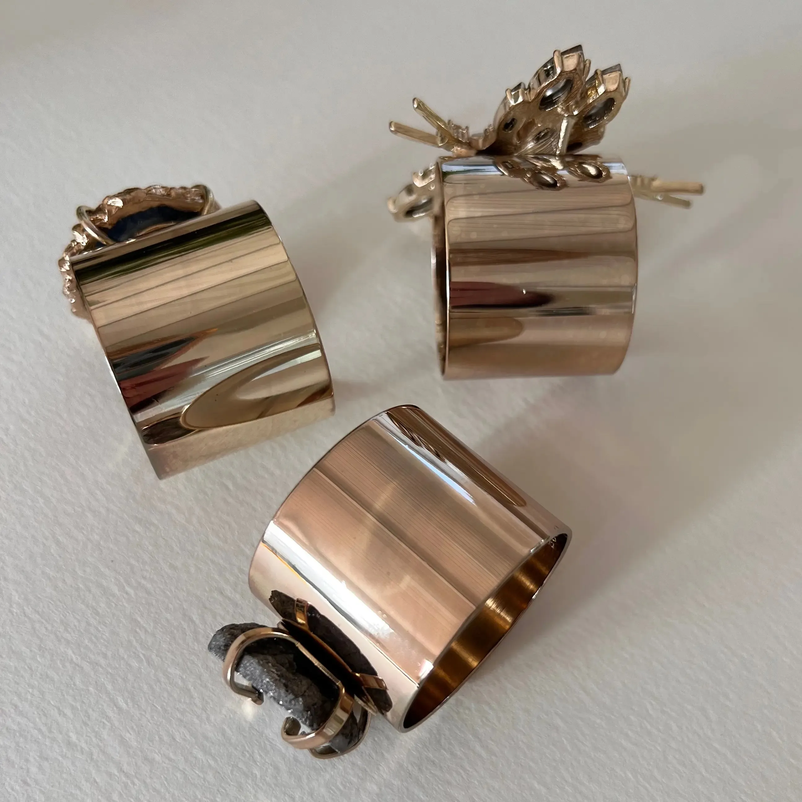 SECOND QUALITY Gilt edge shell napkin rings, mother of pearl, set of two