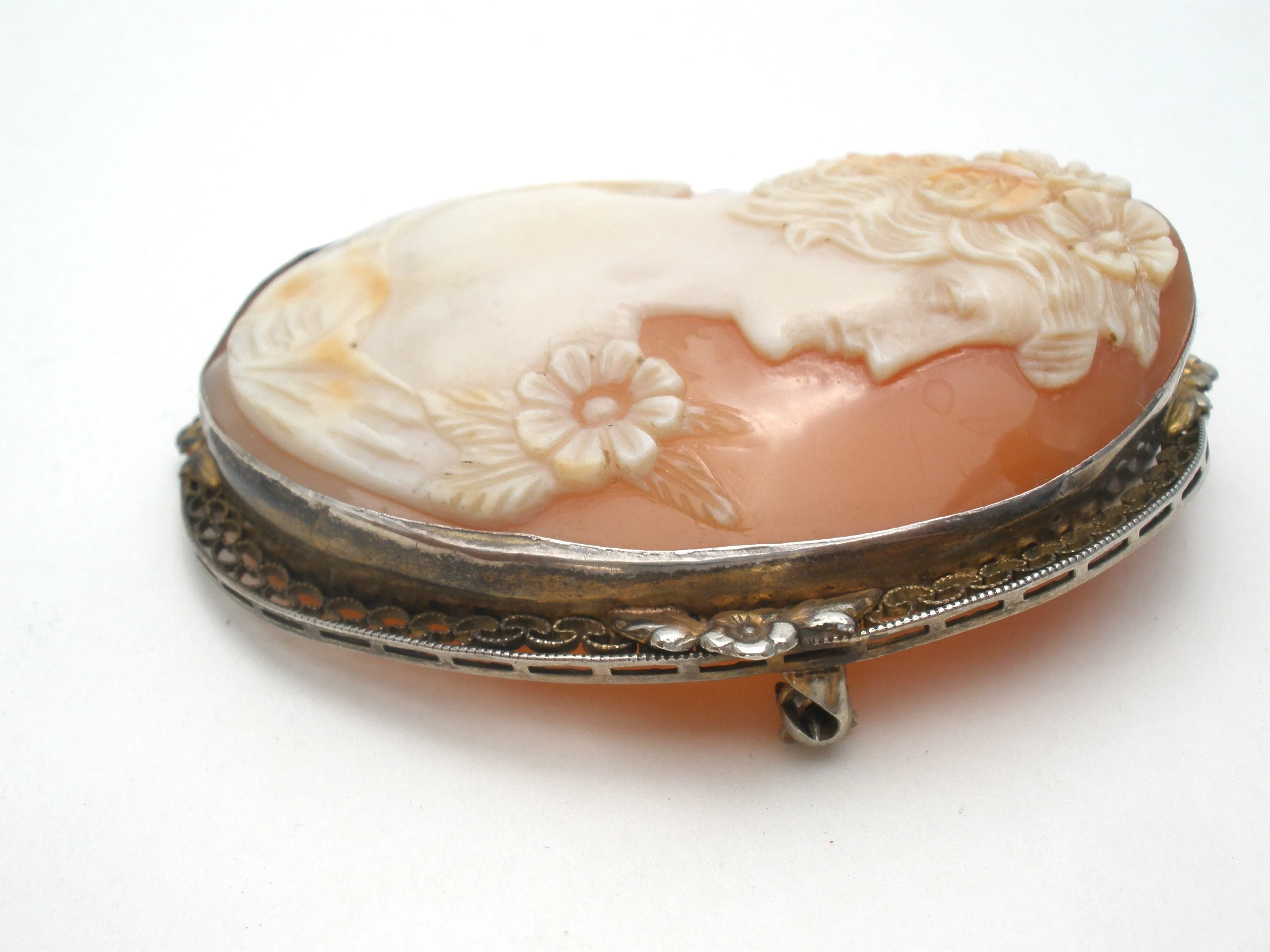 Victorian Cameo Shell Brooch Pin