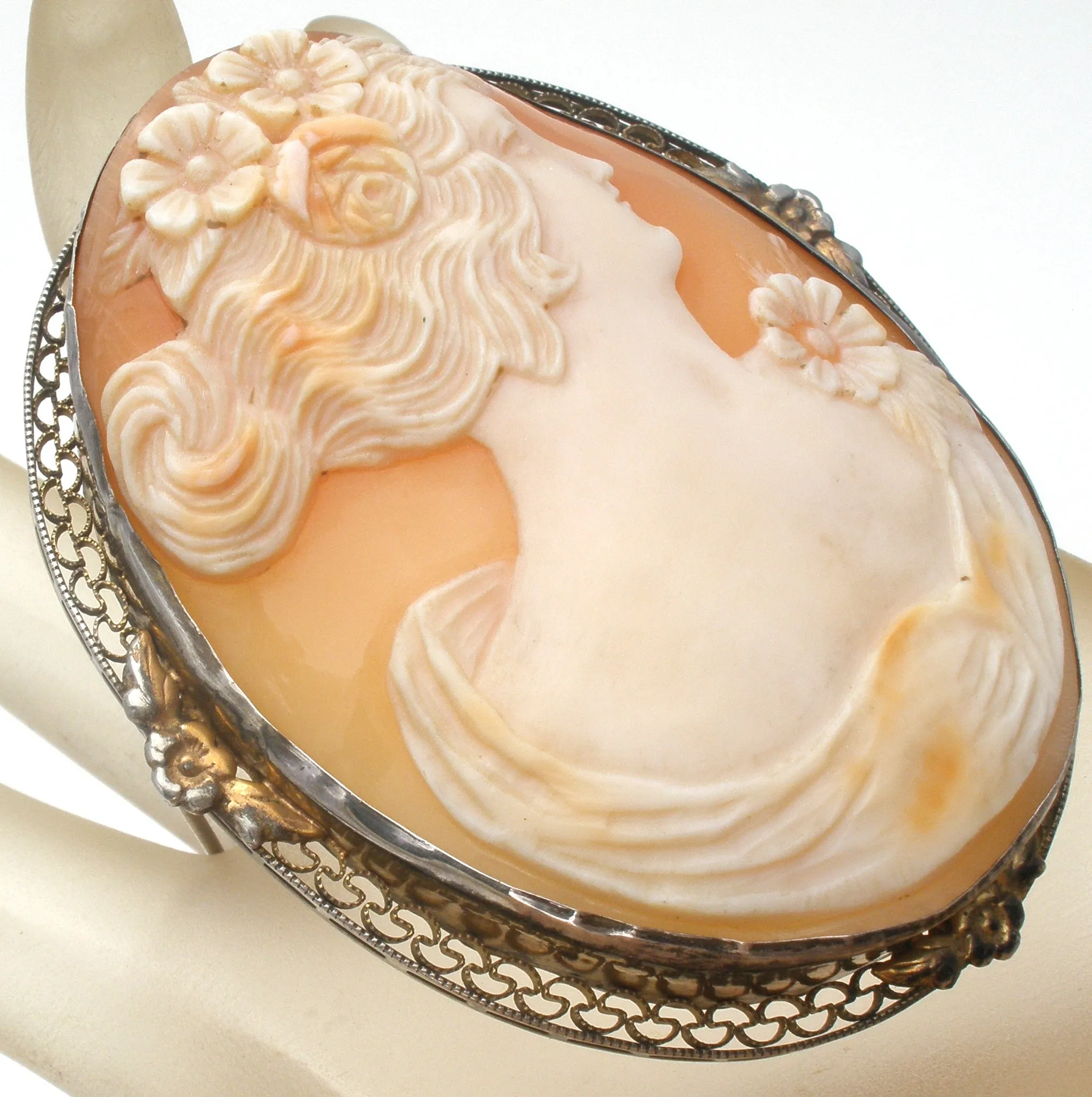 Victorian Cameo Shell Brooch Pin